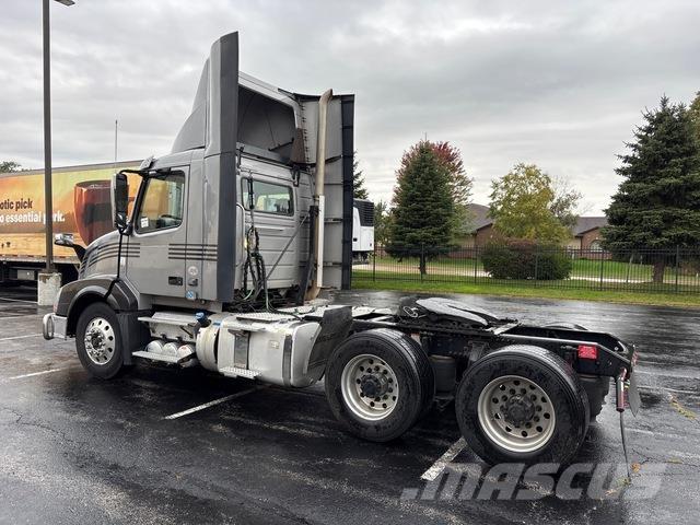 Volvo VNL 300 Naudoti vilkikai