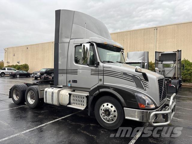 Volvo VNL 300 Naudoti vilkikai