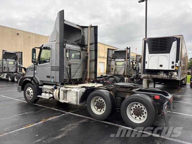 Volvo VNL 300 Naudoti vilkikai