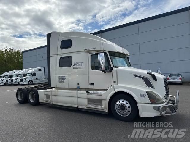 Volvo VNL 780 Naudoti vilkikai