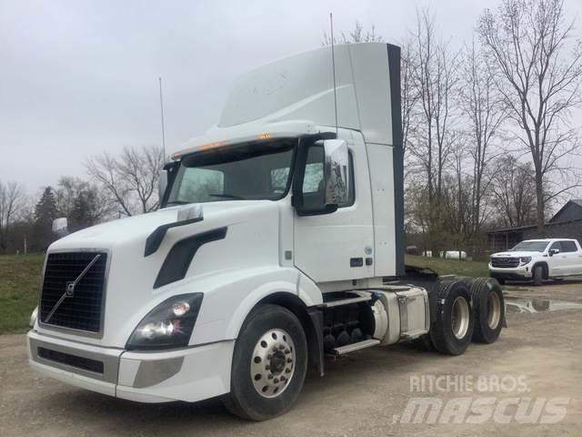 Volvo VNL300 Naudoti vilkikai
