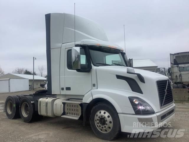Volvo VNL300 Naudoti vilkikai