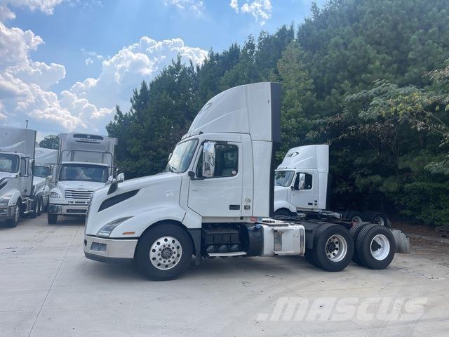 Volvo VNL300 Naudoti vilkikai