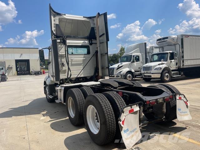 Volvo VNL300 Naudoti vilkikai