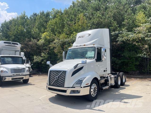 Volvo VNL300 Naudoti vilkikai