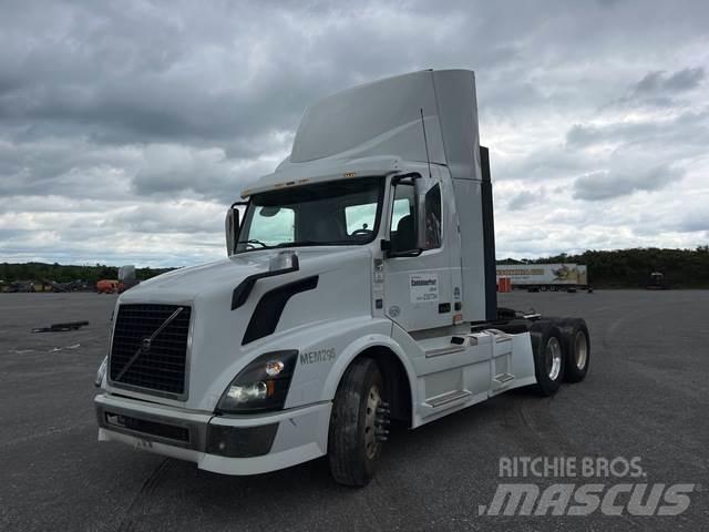 Volvo VNL64300 Naudoti vilkikai