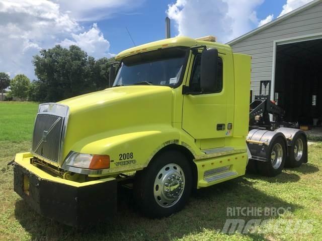 Volvo VNL64T Naudoti vilkikai