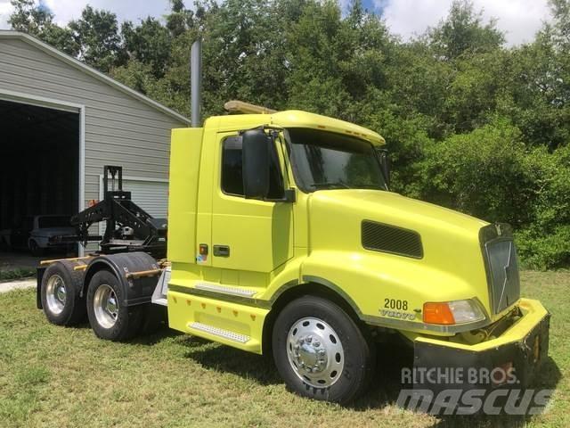 Volvo VNL64T Naudoti vilkikai