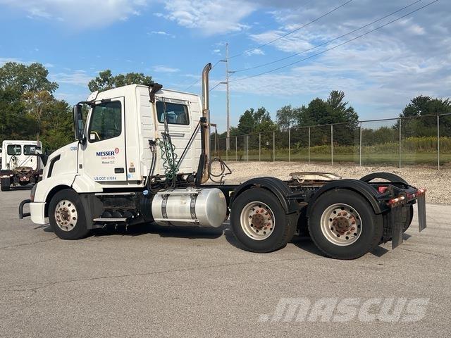 Volvo VNL64T Naudoti vilkikai