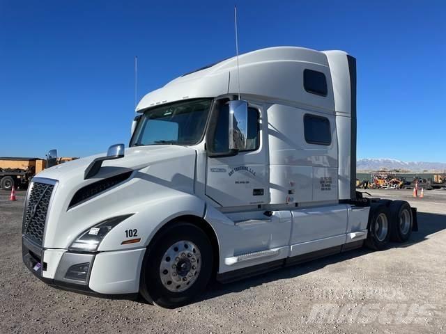 Volvo VNL860 Naudoti vilkikai