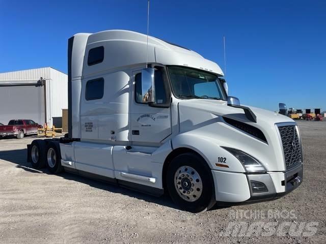 Volvo VNL860 Naudoti vilkikai