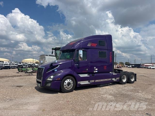 Volvo VNL860 Naudoti vilkikai