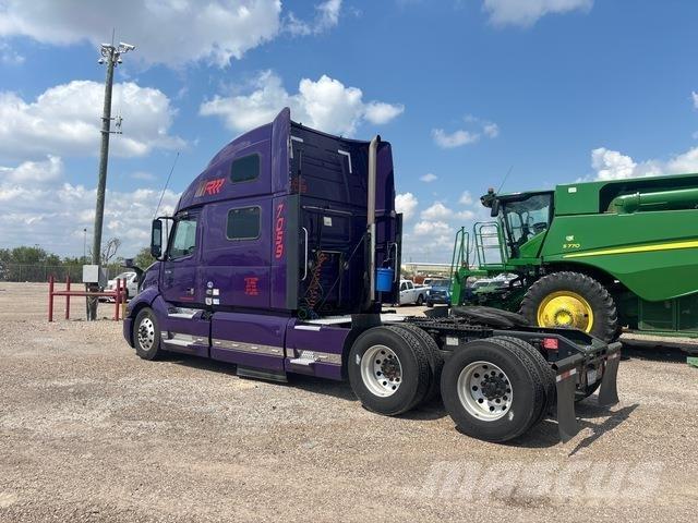 Volvo VNL860 Naudoti vilkikai