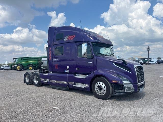 Volvo VNL860 Naudoti vilkikai