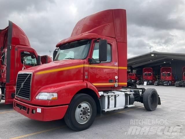 Volvo VNM Naudoti vilkikai