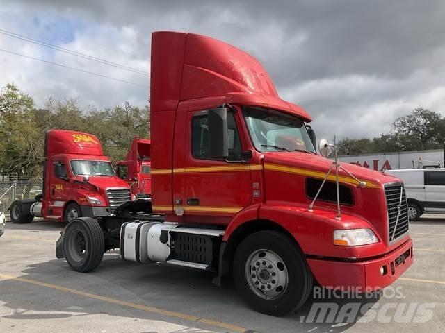 Volvo VNM Naudoti vilkikai