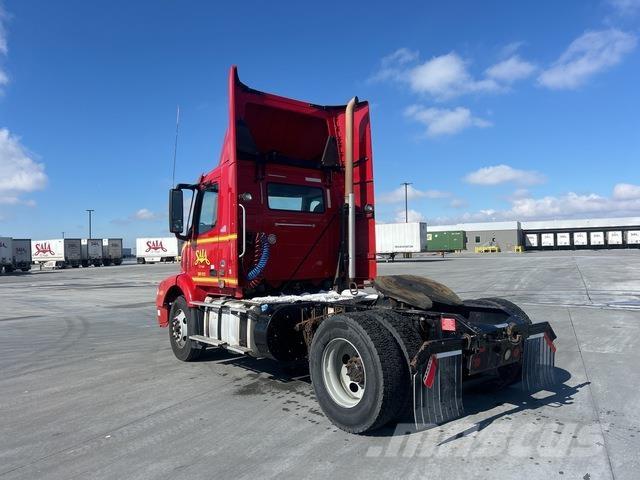 Volvo VNM Naudoti vilkikai