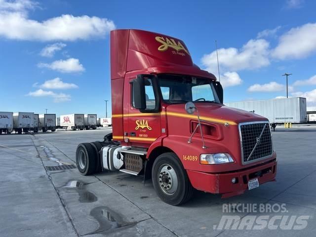 Volvo VNM Naudoti vilkikai