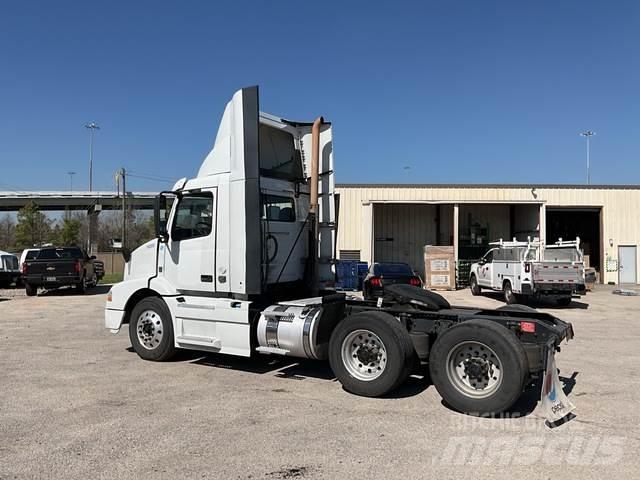 Volvo VNM Naudoti vilkikai