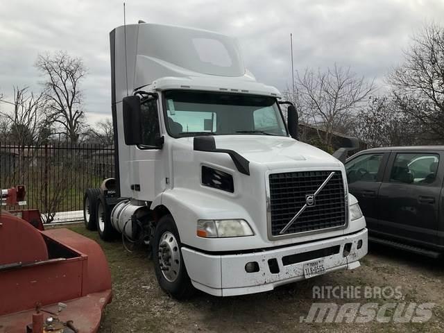 Volvo VNM Naudoti vilkikai