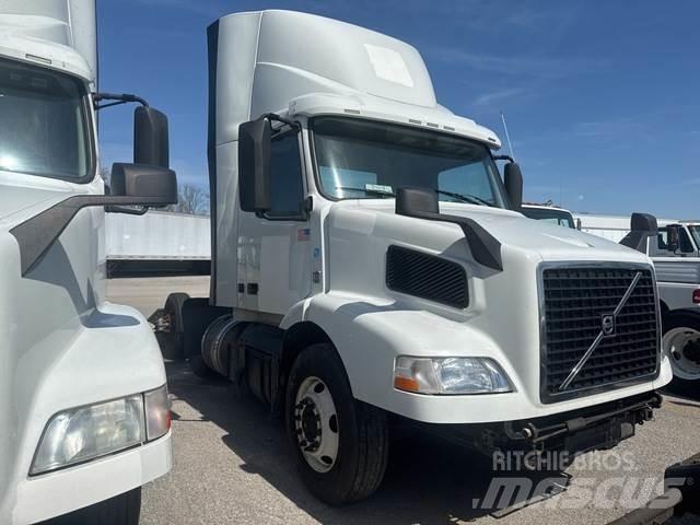 Volvo VNM Naudoti vilkikai