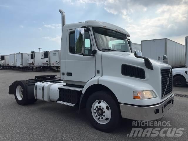 Volvo VNM Naudoti vilkikai