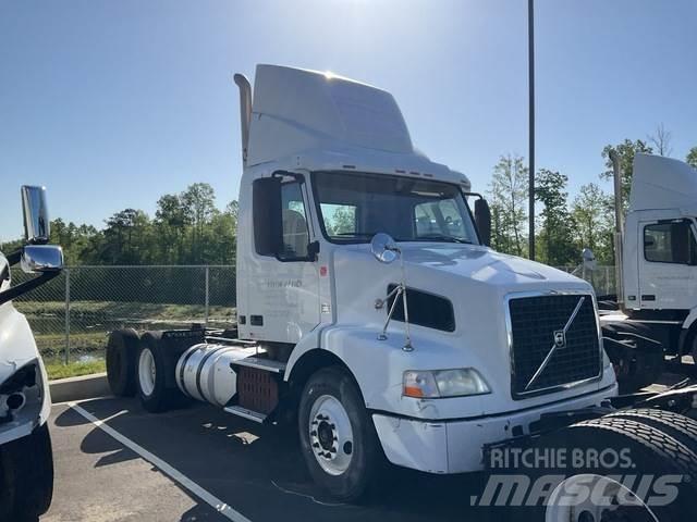 Volvo VNM Naudoti vilkikai