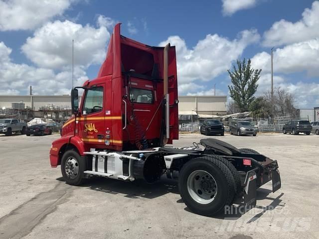 Volvo VNM Naudoti vilkikai