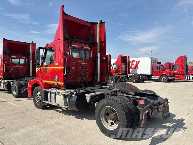 Volvo VNM Naudoti vilkikai