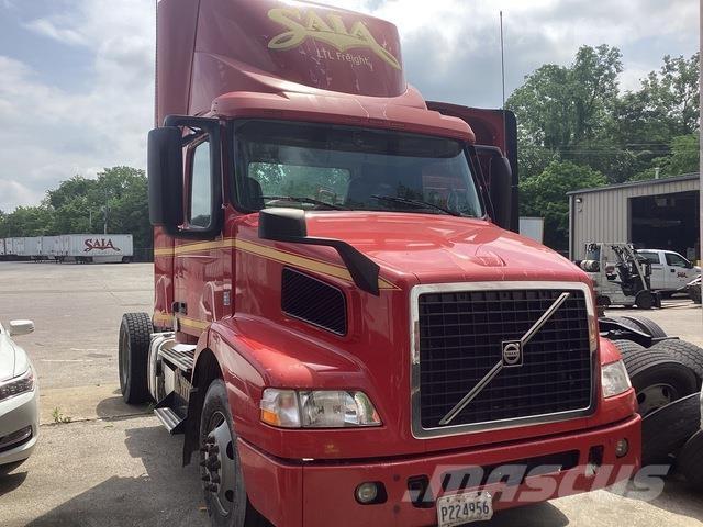 Volvo VNM Naudoti vilkikai