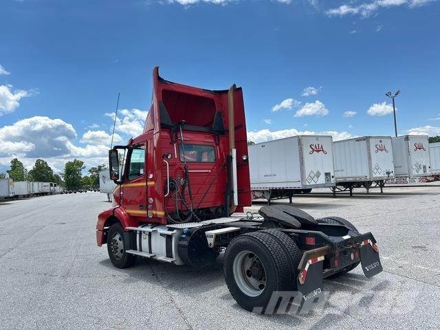 Volvo VNM Naudoti vilkikai