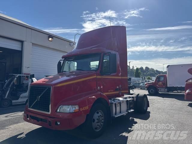 Volvo VNM Naudoti vilkikai