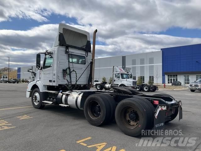 Volvo VNM Naudoti vilkikai