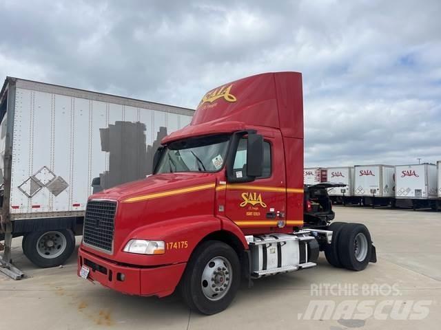 Volvo VNM Naudoti vilkikai