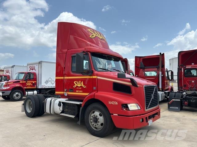 Volvo VNM Naudoti vilkikai