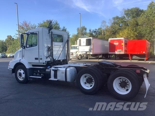 Volvo VNM Naudoti vilkikai