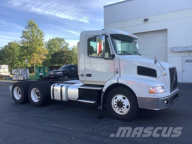 Volvo VNM Naudoti vilkikai