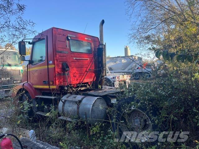 Volvo VNM200 Naudoti vilkikai