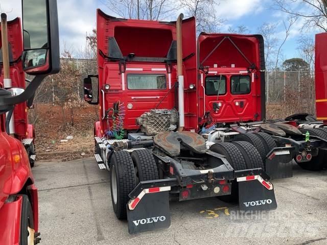 Volvo VNM42T Naudoti vilkikai