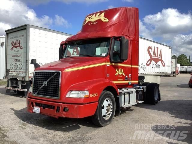 Volvo VNM42T Naudoti vilkikai