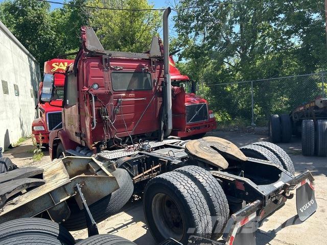 Volvo VNM42T Naudoti vilkikai