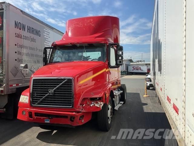 Volvo VNM42T Naudoti vilkikai