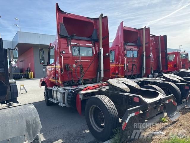 Volvo VNM42T Naudoti vilkikai