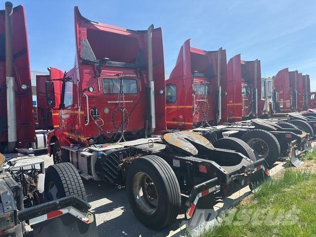 Volvo VNM42T Naudoti vilkikai