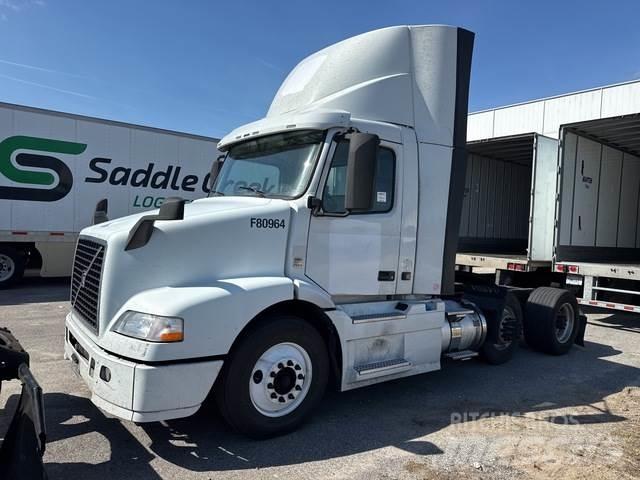 Volvo VNM64T Naudoti vilkikai