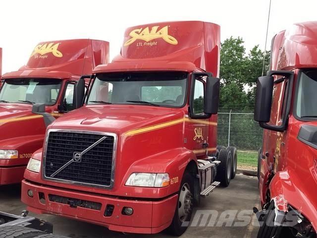 Volvo VNM64T Naudoti vilkikai