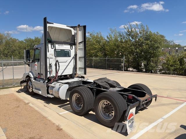 Volvo VNM64T Naudoti vilkikai