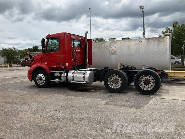 Volvo VNR Naudoti vilkikai