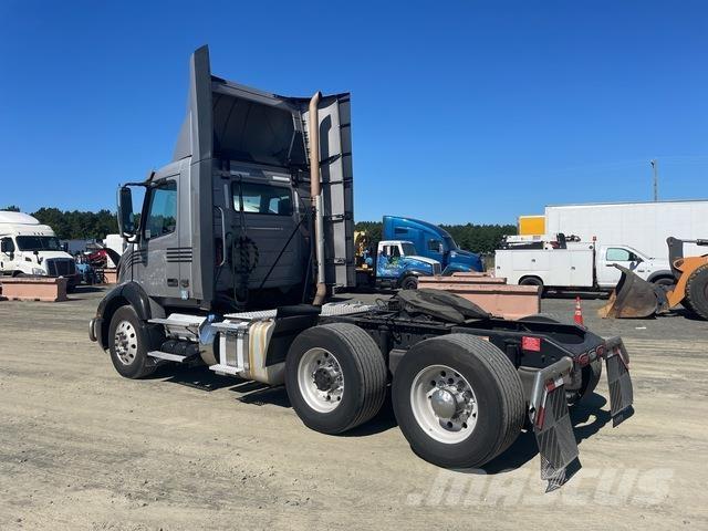 Volvo VNR Naudoti vilkikai