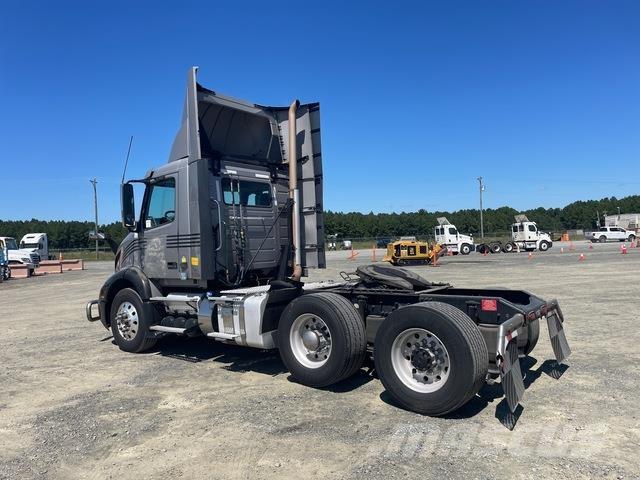 Volvo VNR Naudoti vilkikai